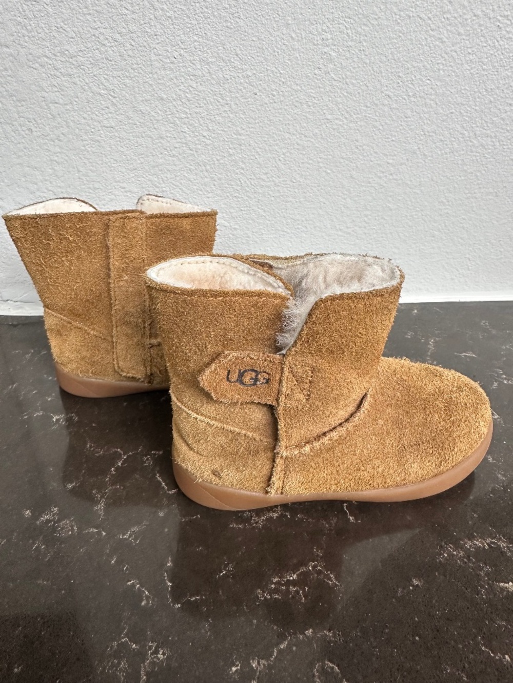 UGG Toddler 8 Slipper Boots